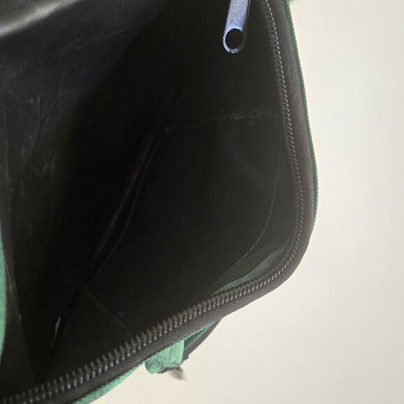 Milwaukee Bucks NBA Green Waist Fanny Pack - Picture 5 of 8